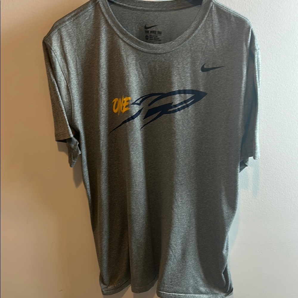 Nike Gray Youth XXL‎ Shirt
